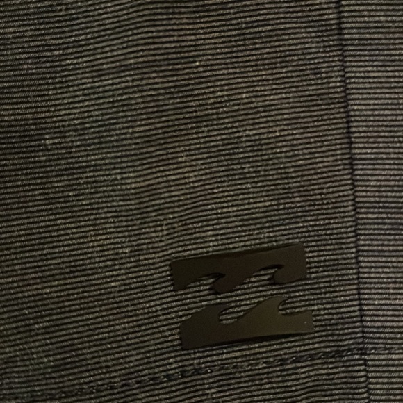 Billabong Shorts - Picture 3 of 5